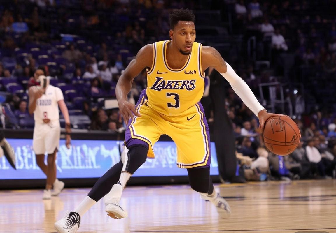 湖人二队后场新秀发展联盟比赛亮眼，持球突破展现进攻潜力